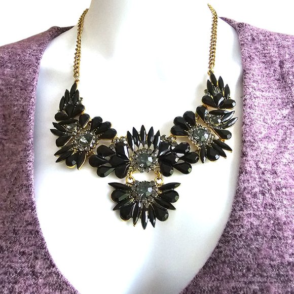 NWOT VENUS Black Flower Necklace - Picture 3 of 4